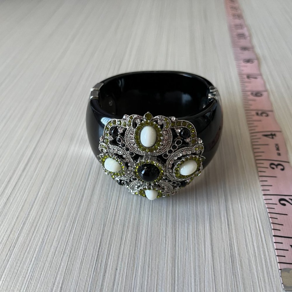 Cuff - Picture 14 of 16
